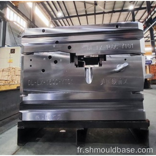 Fabrication de base de moisissures automobiles